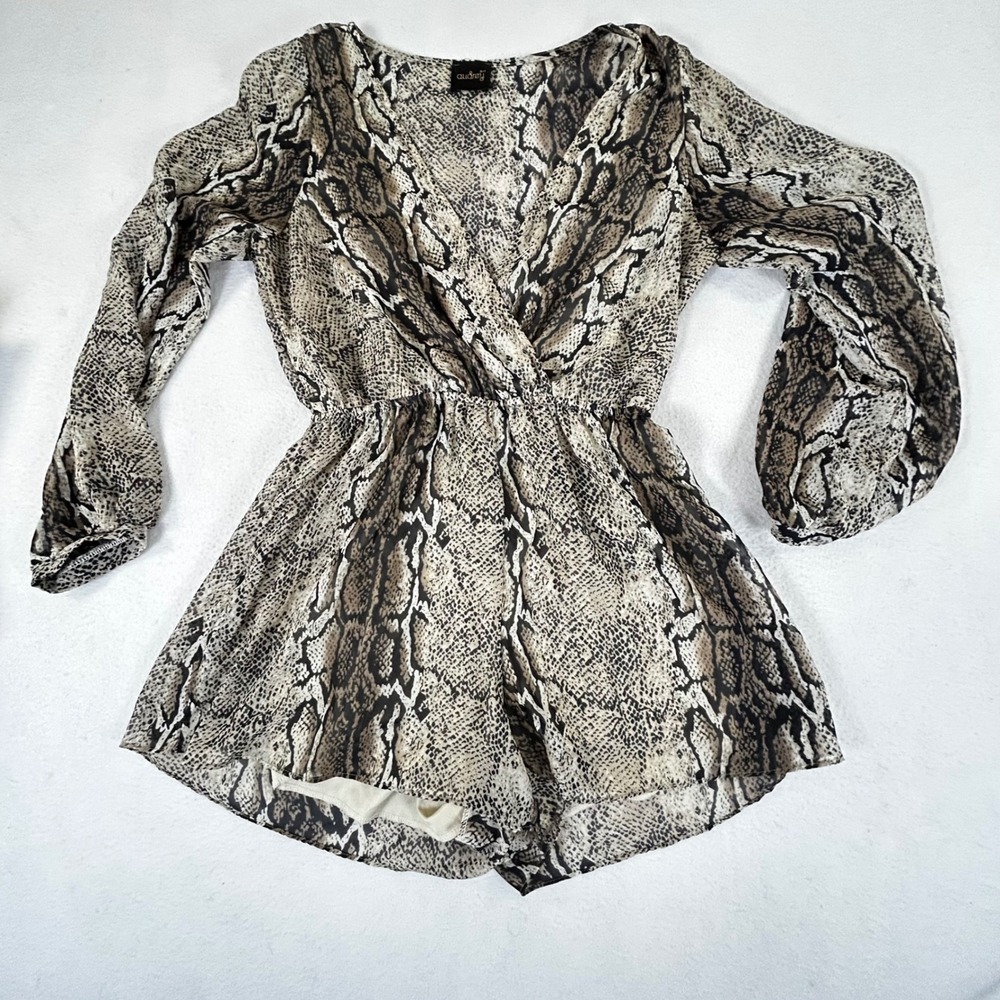 Audrey 3+1 Women's Long Sleeve V-Neck Snake Print Chiffon Romper